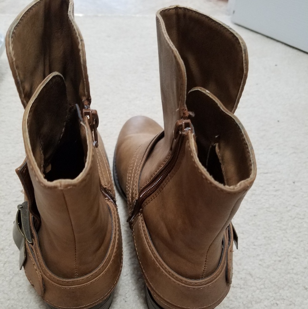 Boots - Picture 2 of 3